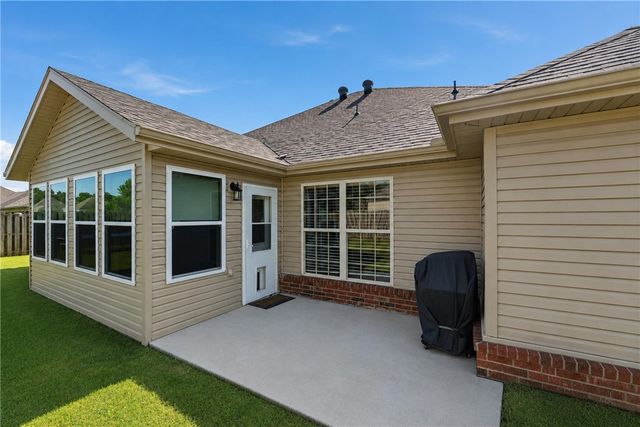 596 N Fox Meadows Lane, Fayetteville, AR 72704