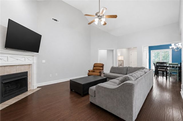 596 N Fox Meadows Lane, Fayetteville, AR 72704
