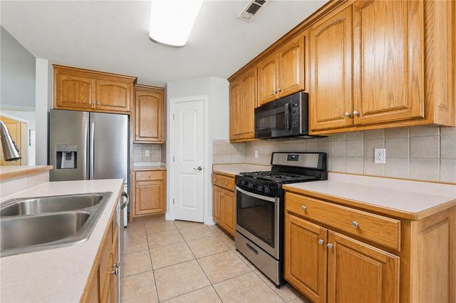 596 N Fox Meadows Lane, Fayetteville, AR 72704
