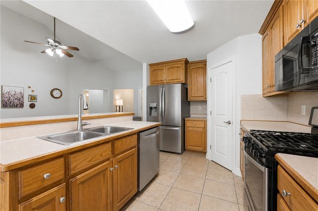 596 N Fox Meadows Lane, Fayetteville, AR 72704