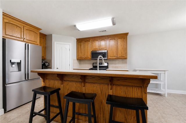 596 N Fox Meadows Lane, Fayetteville, AR 72704