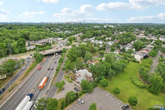 89 Westview Avenue, Paramus, NJ 07652
