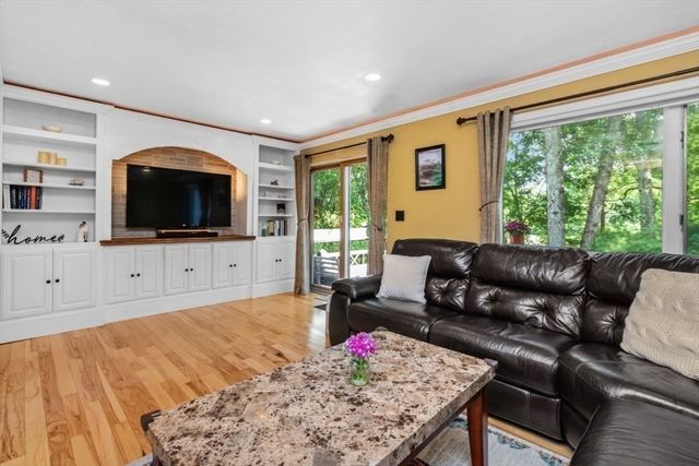 19 Old Diamond 19, Walpole, MA 02081