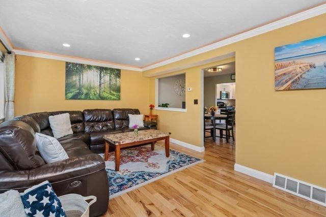 19 Old Diamond 19, Walpole, MA 02081