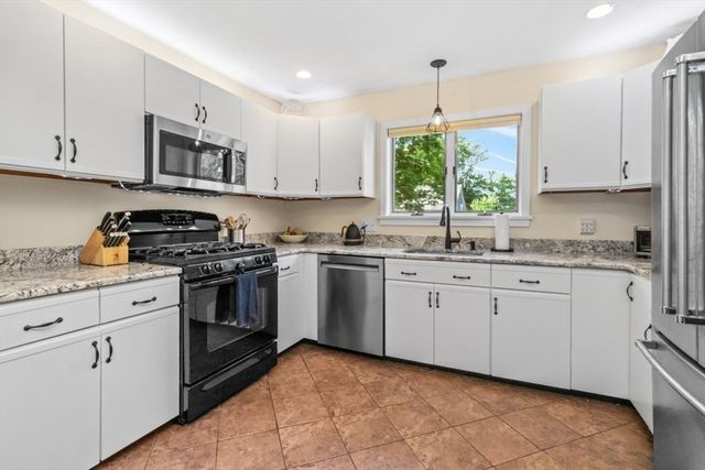 19 Old Diamond 19, Walpole, MA 02081