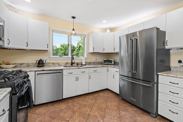 19 Old Diamond 19, Walpole, MA 02081