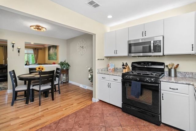 19 Old Diamond 19, Walpole, MA 02081