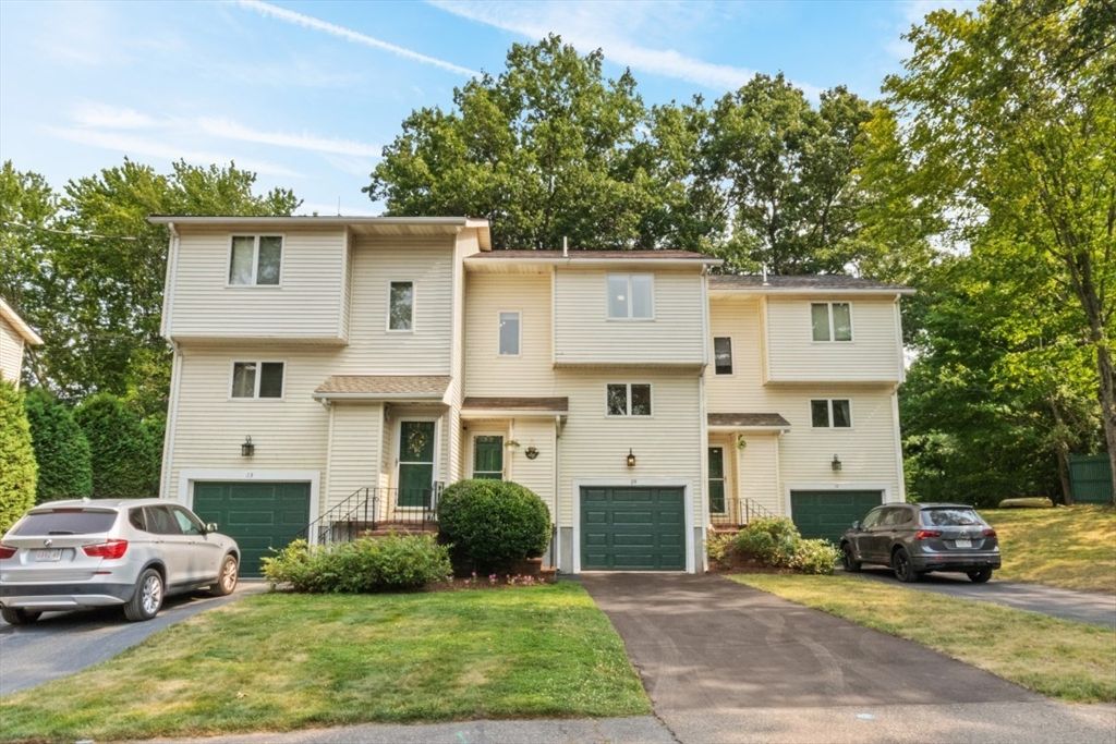 19 Old Diamond 19, Walpole, MA 02081