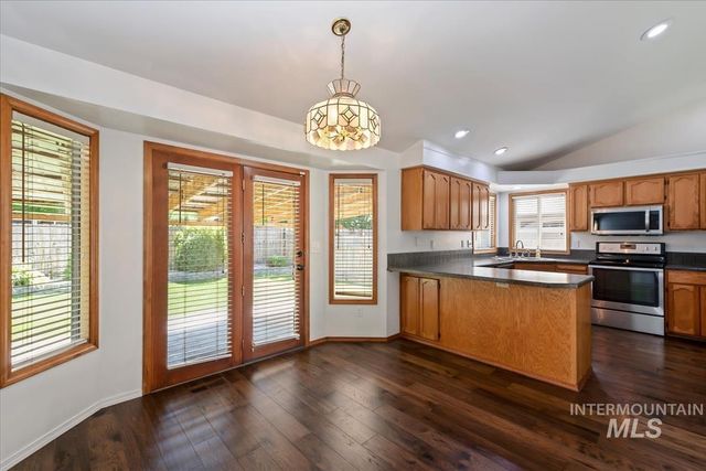 3326 N Linda Vista Ave, Boise, ID 83704