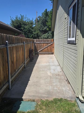 3326 N Linda Vista Ave, Boise, ID 83704