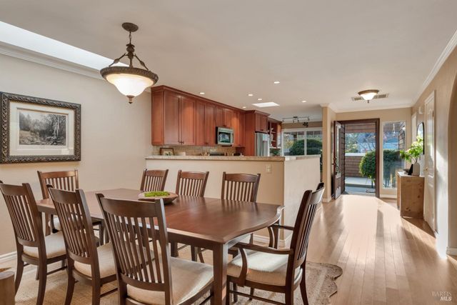 327 Buttercup Ct, Sonoma, CA 95476