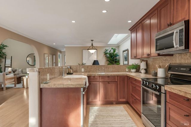 327 Buttercup Ct, Sonoma, CA 95476