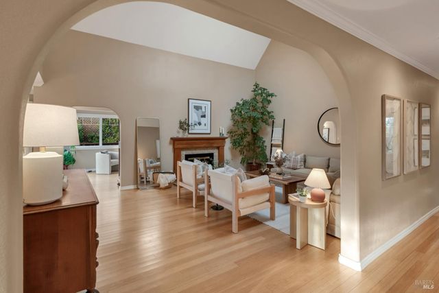 327 Buttercup Ct, Sonoma, CA 95476