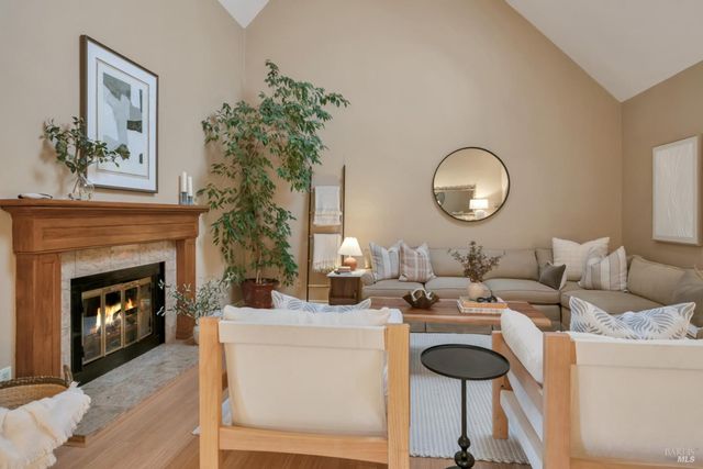 327 Buttercup Ct, Sonoma, CA 95476