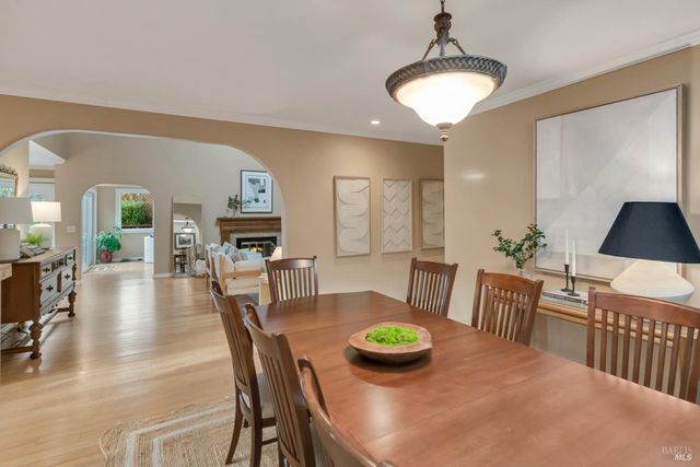 327 Buttercup Ct, Sonoma, CA 95476