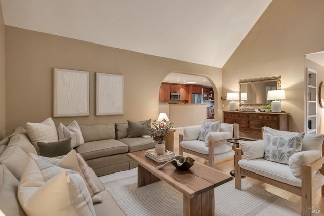 327 Buttercup Ct, Sonoma, CA 95476