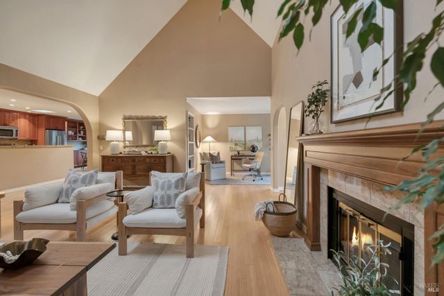 327 Buttercup Ct, Sonoma, CA 95476