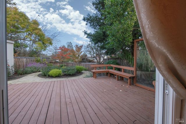 327 Buttercup Ct, Sonoma, CA 95476