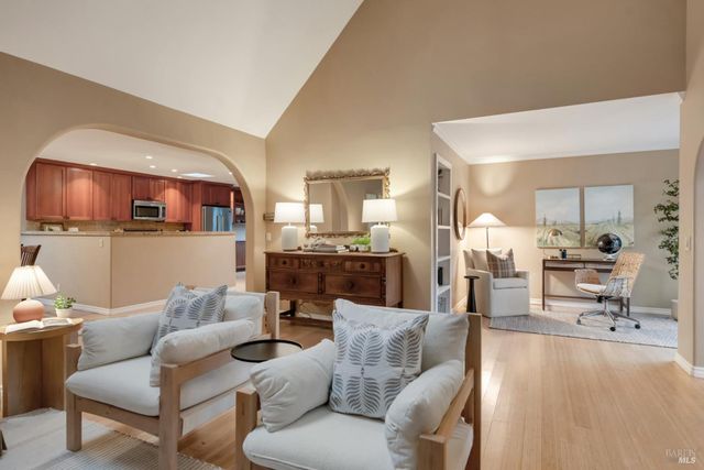 327 Buttercup Ct, Sonoma, CA 95476