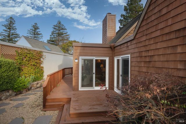 327 Buttercup Ct, Sonoma, CA 95476