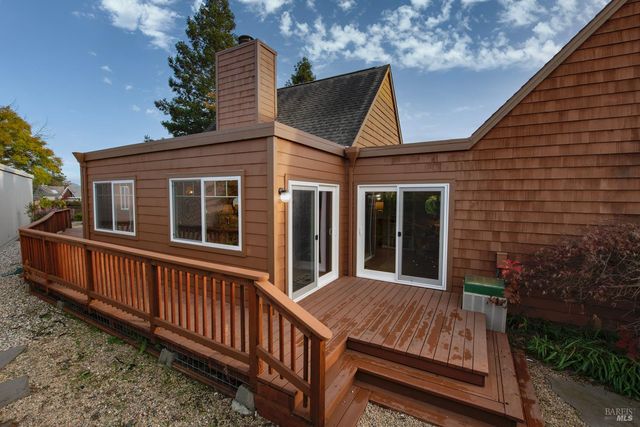 327 Buttercup Ct, Sonoma, CA 95476