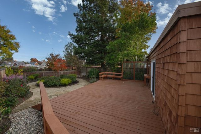 327 Buttercup Ct, Sonoma, CA 95476