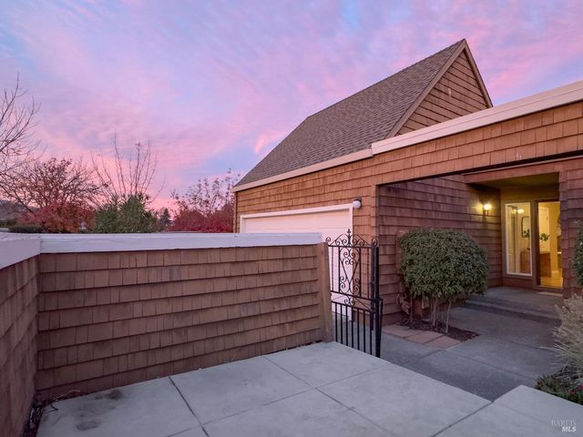 327 Buttercup Ct, Sonoma, CA 95476