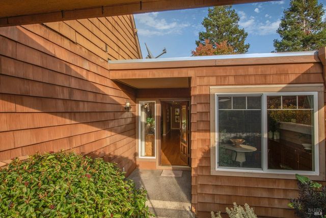 327 Buttercup Ct, Sonoma, CA 95476