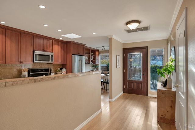 327 Buttercup Ct, Sonoma, CA 95476