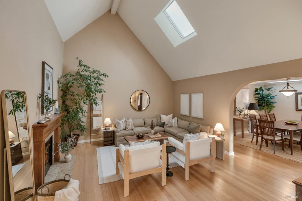 327 Buttercup Ct, Sonoma, CA 95476