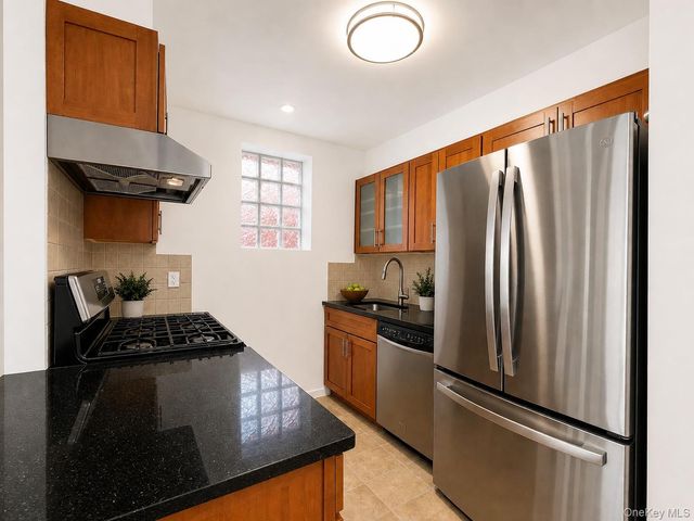 91-06 Whitney Avenue 2B, Elmhurst, NY 11373