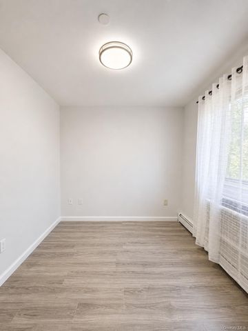 91-06 Whitney Avenue 2B, Elmhurst, NY 11373