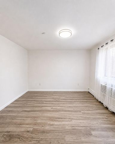 91-06 Whitney Avenue 2B, Elmhurst, NY 11373