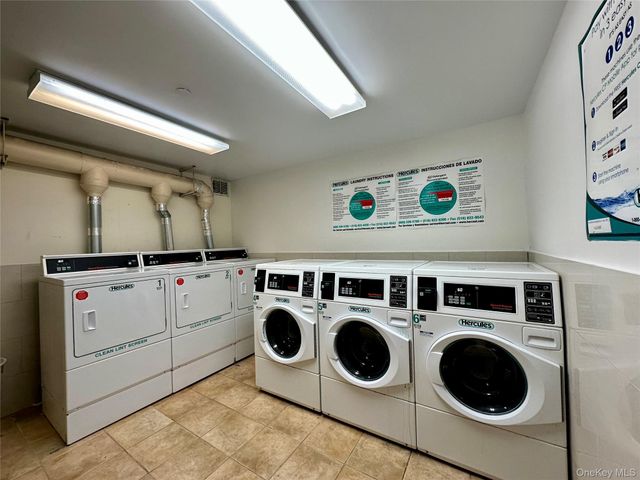 91-06 Whitney Avenue 2B, Elmhurst, NY 11373
