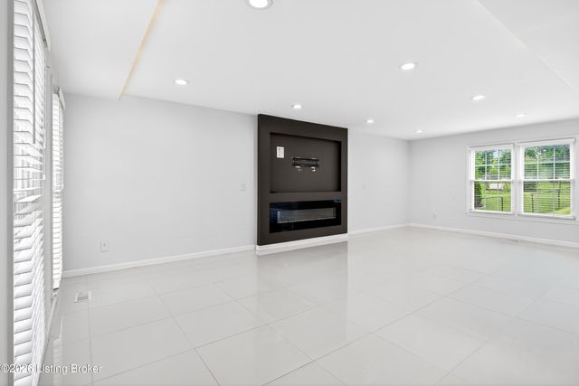 11403 Whitney Hill Rd, Louisville, KY 40299