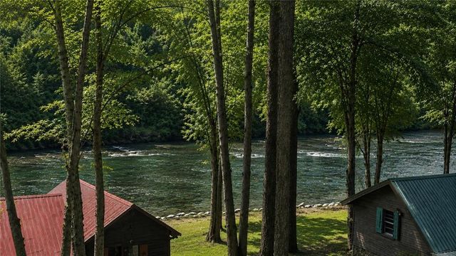 91 Edgewater Drive, Ellijay, GA 30540