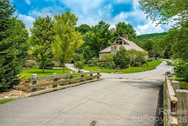 84 Goldenleaf Road, Mars Hill, NC 28754