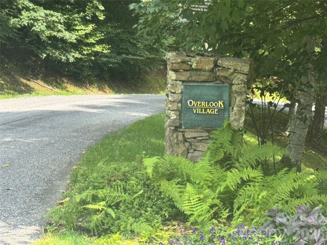 84 Goldenleaf Road, Mars Hill, NC 28754