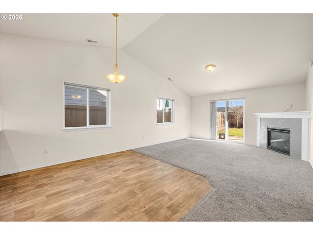 578 Se LINES St, Dallas, OR 97338