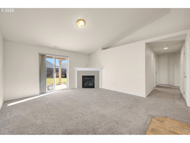 578 Se LINES St, Dallas, OR 97338