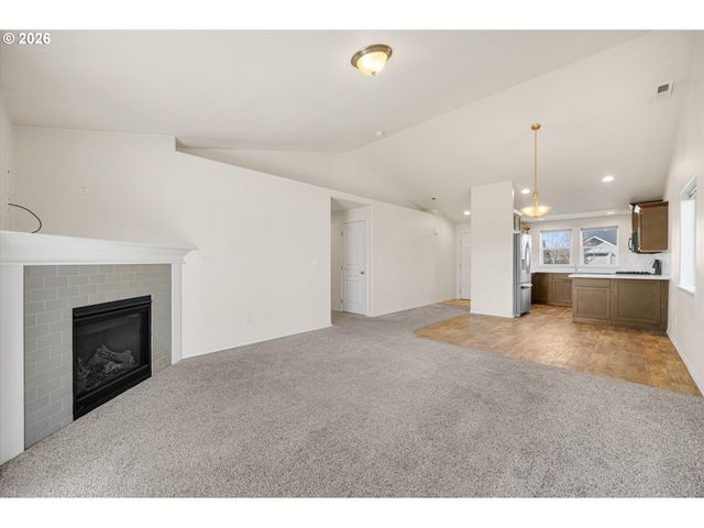 578 Se LINES St, Dallas, OR 97338