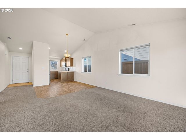 578 Se LINES St, Dallas, OR 97338