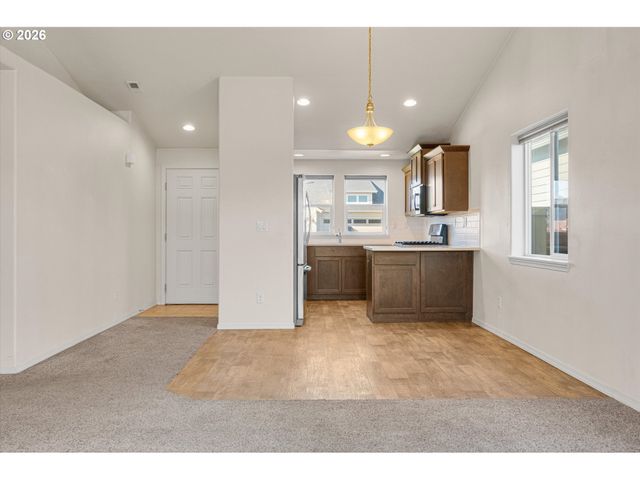 578 Se LINES St, Dallas, OR 97338