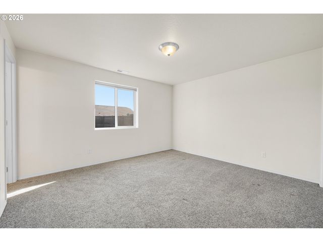 578 Se LINES St, Dallas, OR 97338