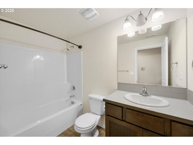 578 Se LINES St, Dallas, OR 97338