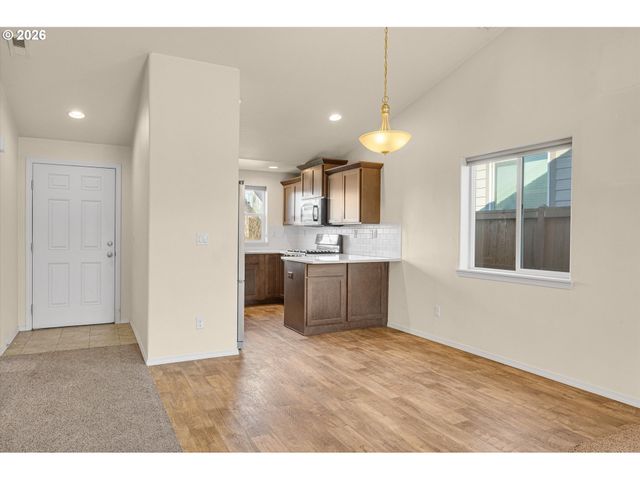 578 Se LINES St, Dallas, OR 97338