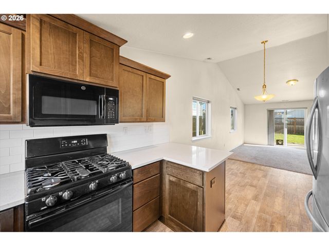 578 Se LINES St, Dallas, OR 97338