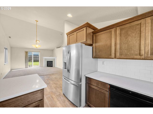 578 Se LINES St, Dallas, OR 97338