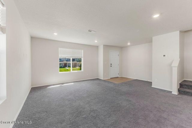 130 E Spirea LN, Hayden, ID 83835