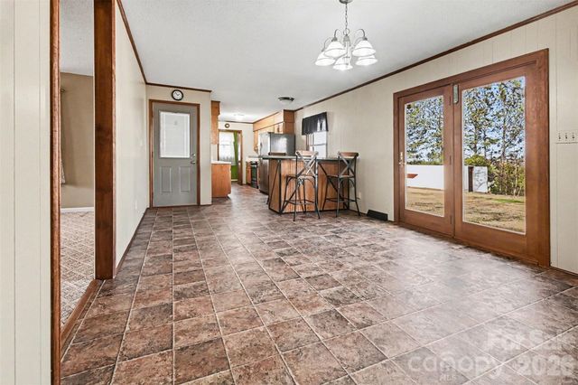 238 Lakeview Drive, Blacksburg, SC 29702